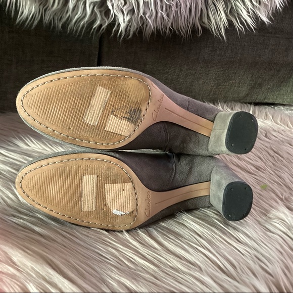 Clarks grey suede booties 6.5 - Picture 6 of 7